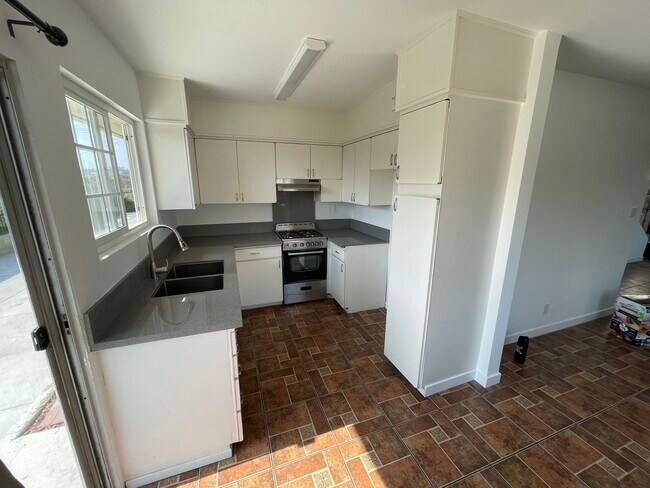 Kitchen - 2716 Via Paseo