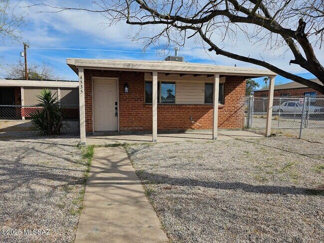 Foto del edificio - 4535 E 17th St