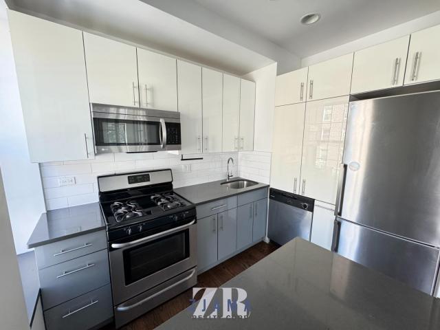 Foto del edificio - 4 bedroom in Brooklyn NY 11226