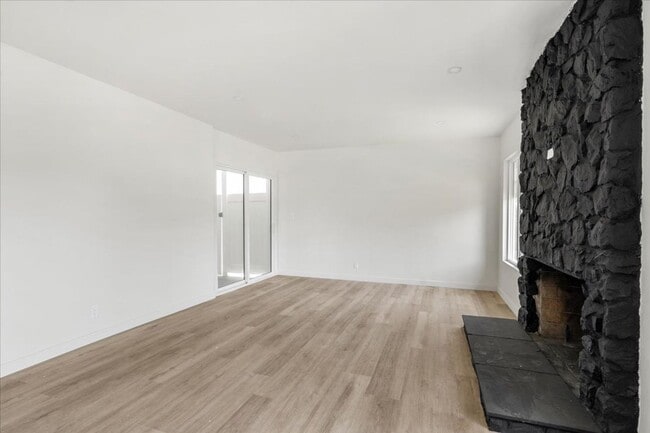 Building Photo - 317 E 97th St