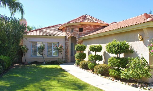 Foto del edificio - 10305 Loughton Ave