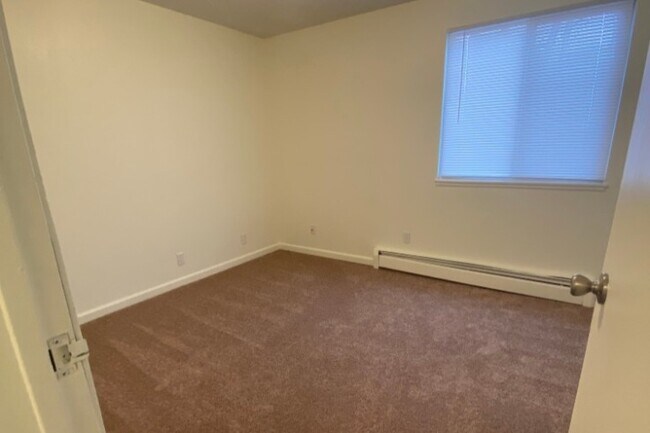 1 habitación - 7545 Bradburn Blvd