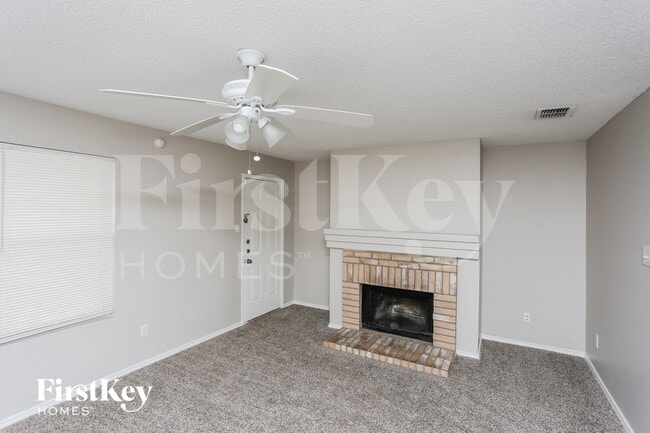 Foto del edificio - 8709 Saddle Ridge Cir