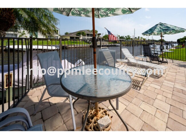 Foto del edificio - SE Cape Coral 3 bed Condo in Waterfront Co...