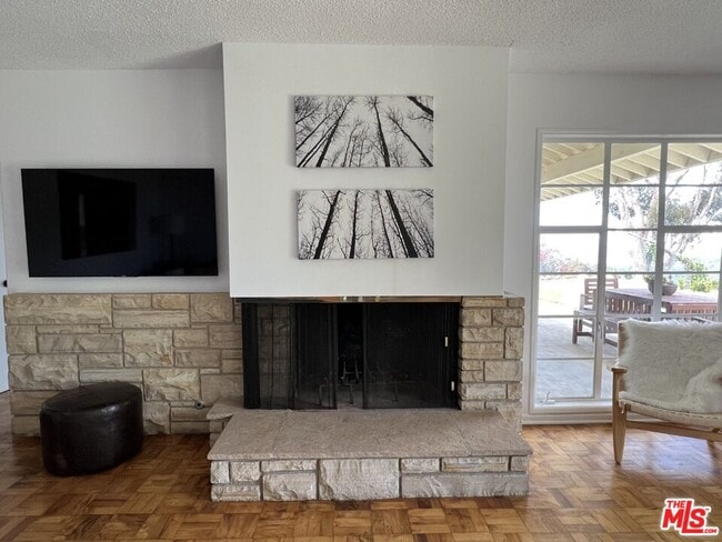Building Photo - 729 Enchanted Way