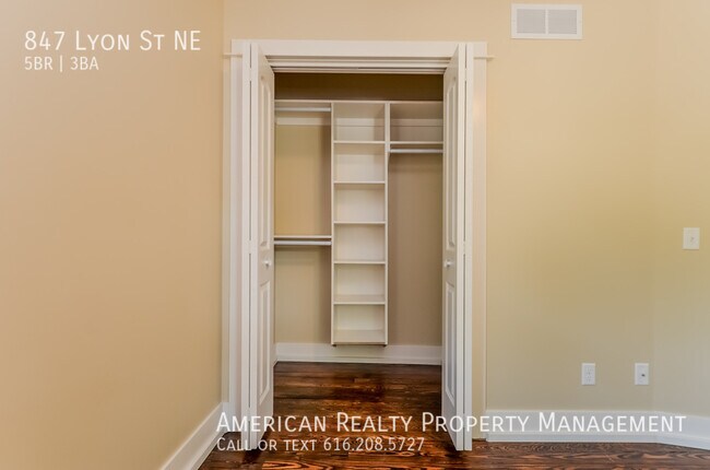 Building Photo - 847 Lyon St NE