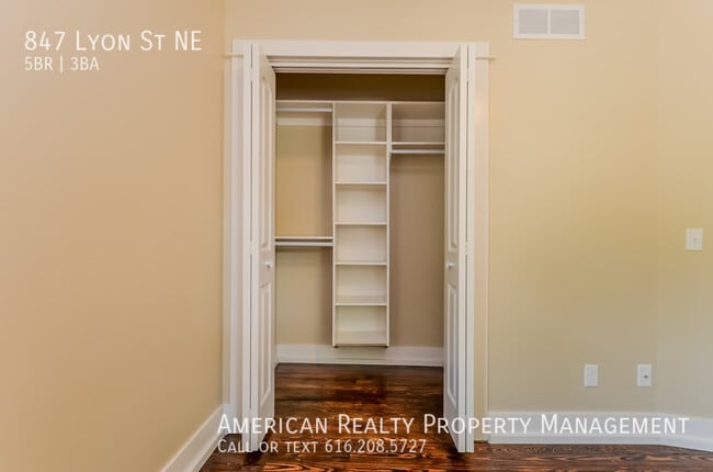 Foto del edificio - 847 Lyon St NE