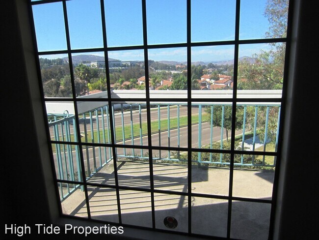Building Photo - 3 br, 2 bath House - 16388 Avenida Venusto #E