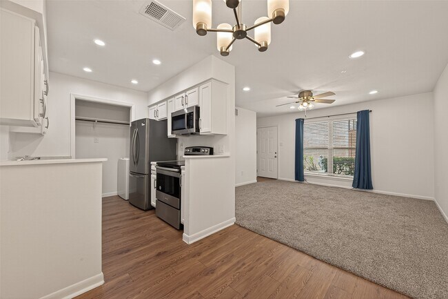 Foto del edificio - 8801 Hammerly Blvd