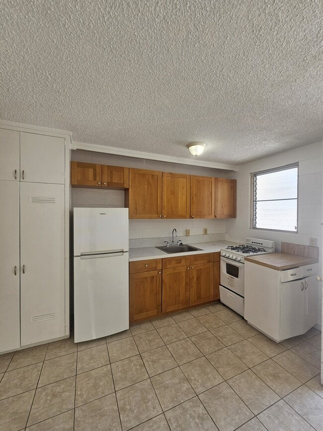 Building Photo - 809 Kinau St