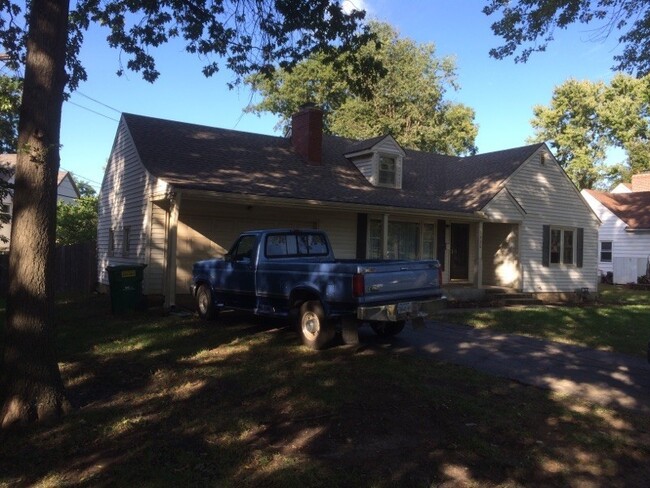 Building Photo - Beautiful home in Westboro! 2car attached ...