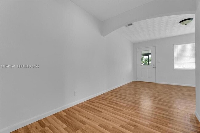 Foto del edificio - 6340 Dawson St