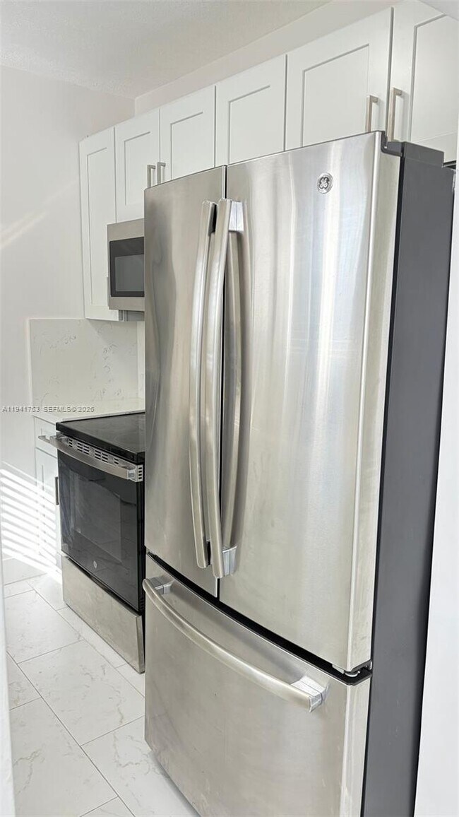 Foto del edificio - 644 NW 146th St