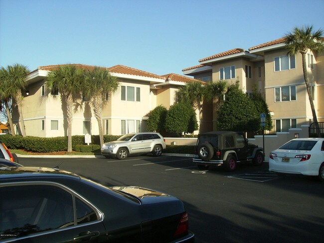 Building Photo - 201 10th Ave N