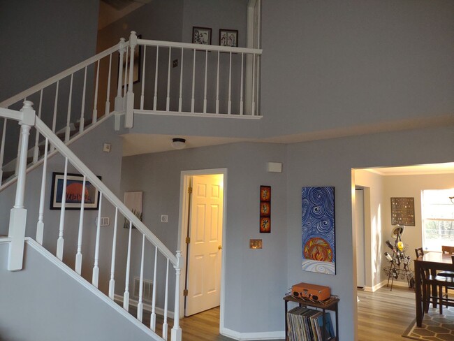 Foto del edificio - Extraordinary Three Bedroom/Two and a Half...