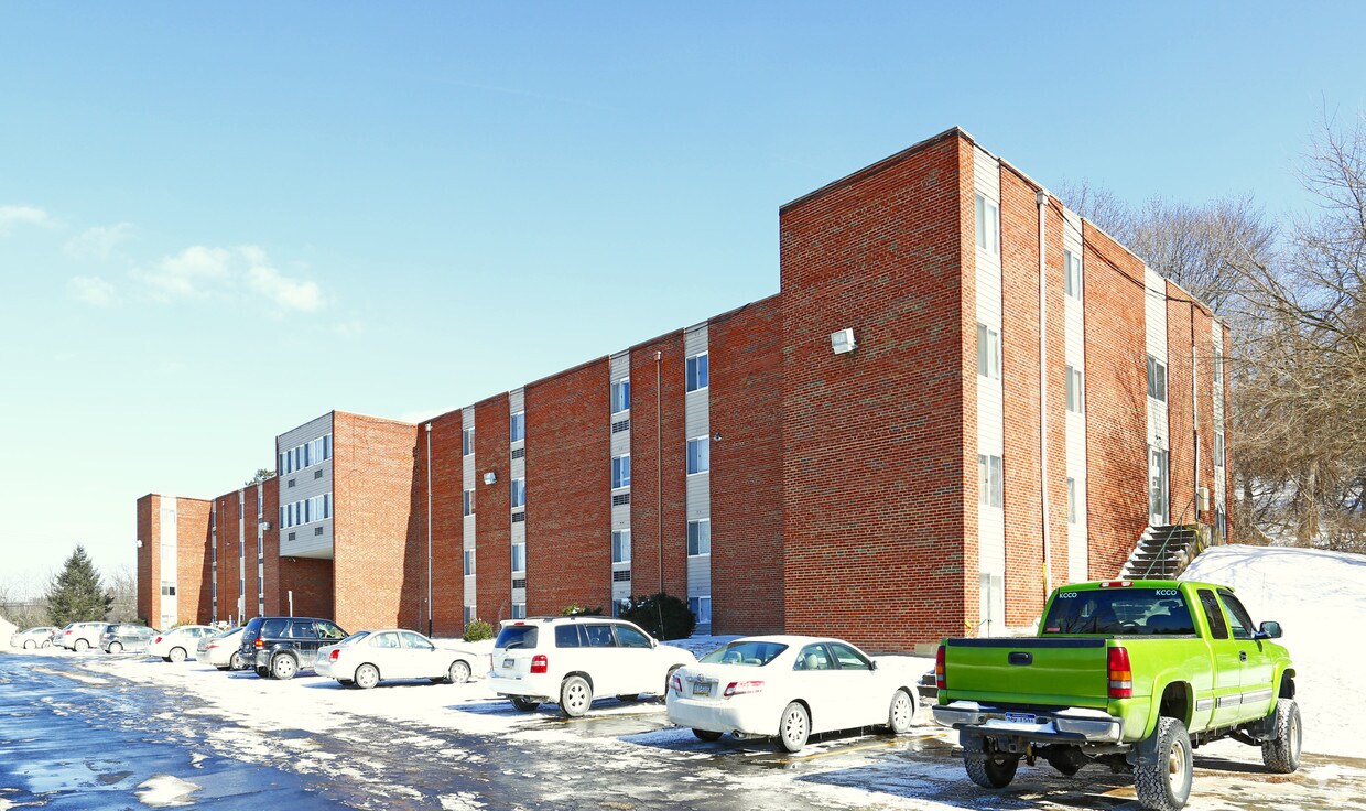 Villa Riviera Apartments Apartments in Allison Park, PA