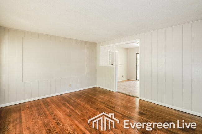 Foto del edificio - 9512 Bennington Ave