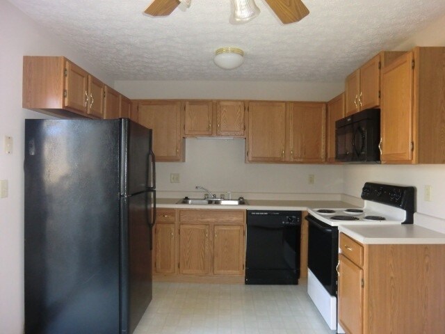 Building Photo - 233 Sandridge Dr