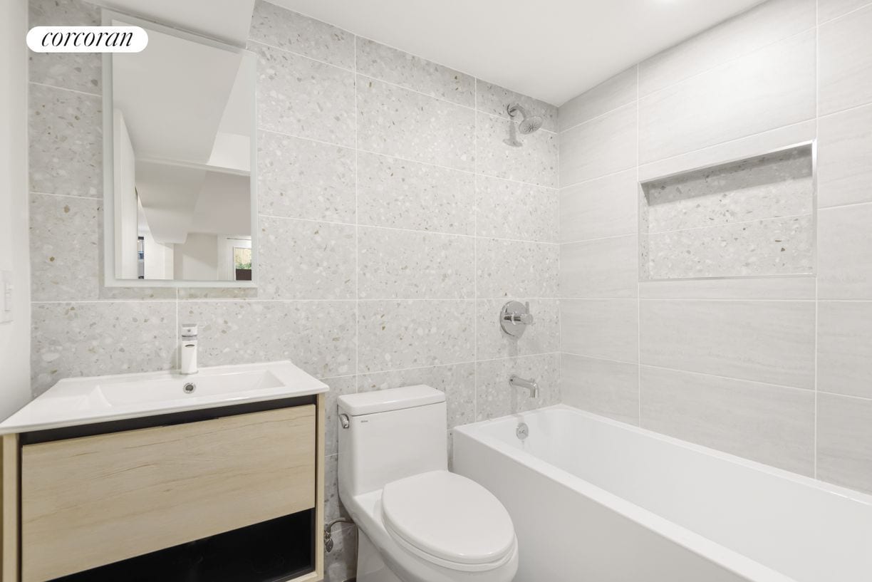 Foto principal - 71 Weirfield St