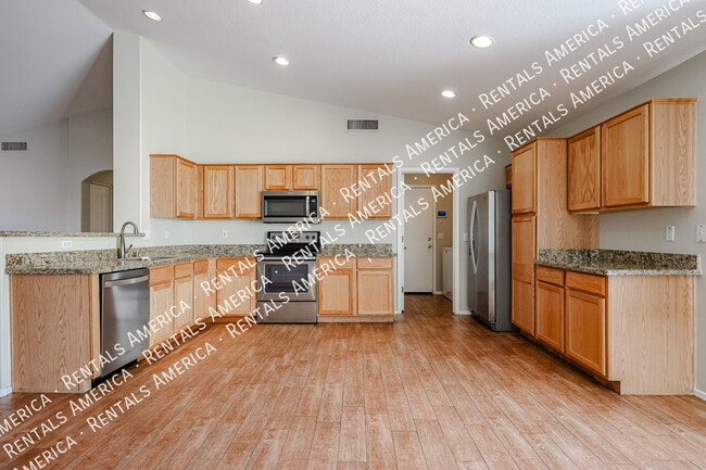 Building Photo - 658 S 110th Pl