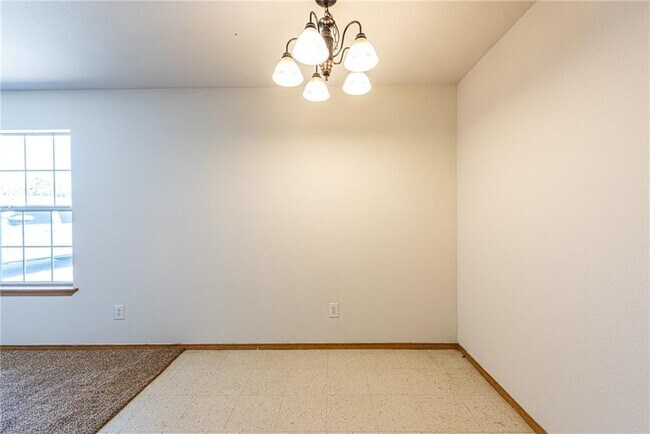Building Photo - 127 Briarmeadow St