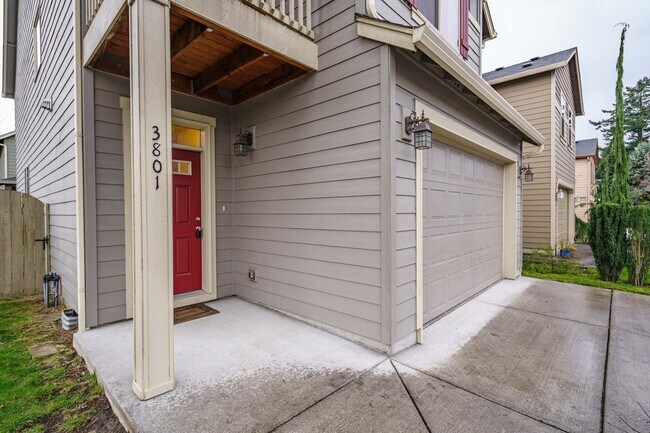 Foto del edificio - 3 Bedroom 2.5 Bath with Rasied Garden Beds - Felida Park Neighborhood