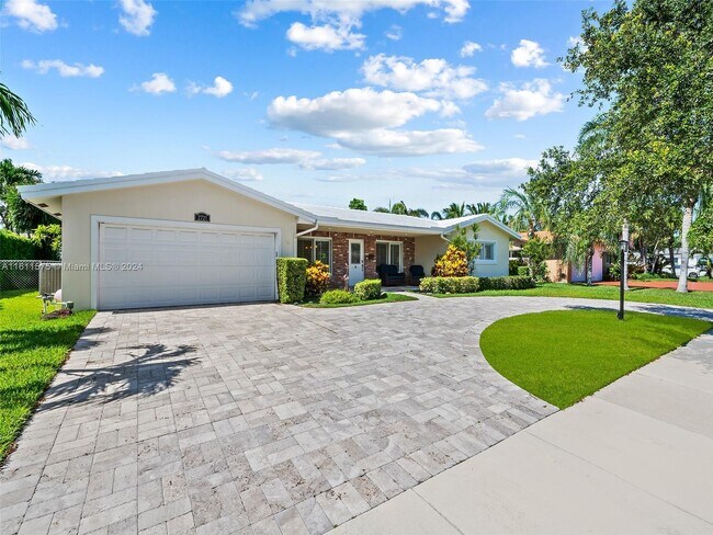 Building Photo - 2721 NE 45th St