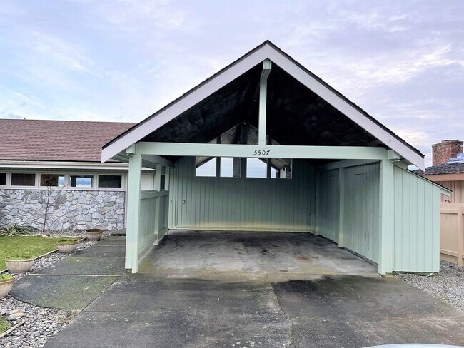 Foto del edificio - Beautiful Waterfront Home!