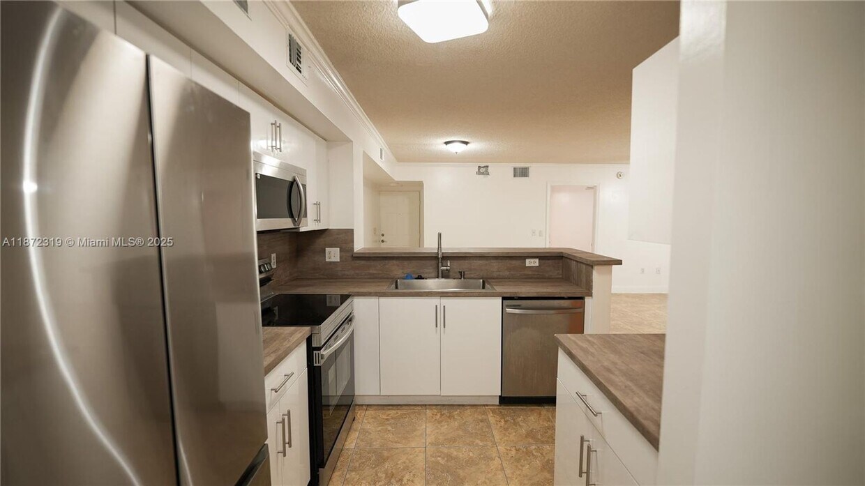 Foto principal - 2123 Renaissance Blvd