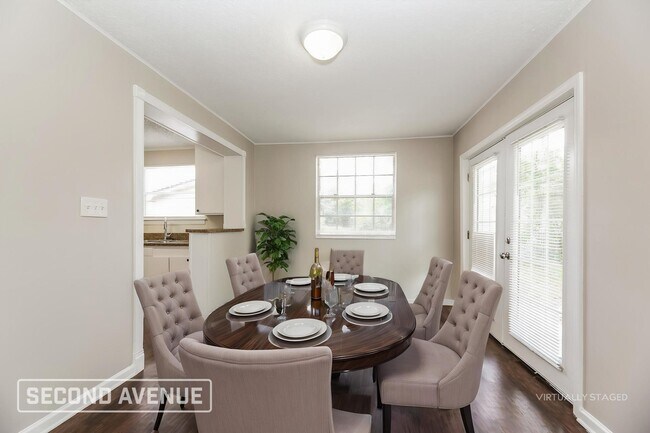 Foto del edificio - 1021 Lake Forest Blvd