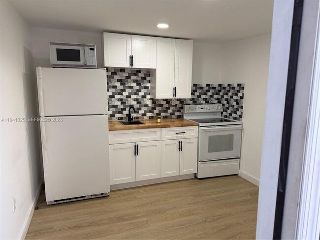 Foto del edificio - 2101 NW 105th Terrace