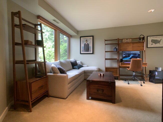 Foto del edificio - Apartment on first floor of our home