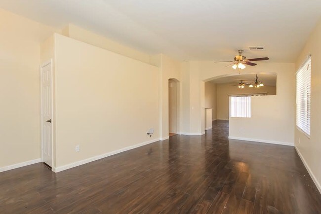Building Photo - 1092 W Fruit Tree Ln