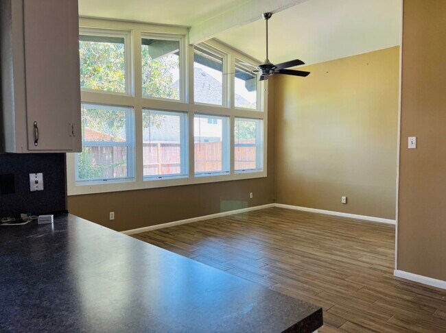Foto del edificio - 4731 Merwin St