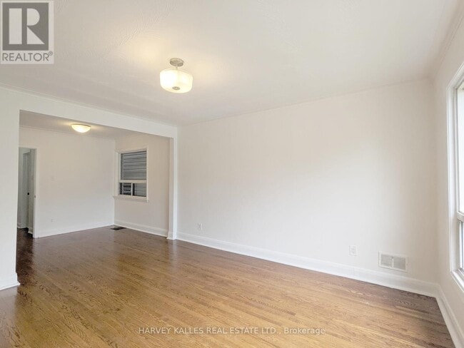 Building Photo - 242 Robina Ave