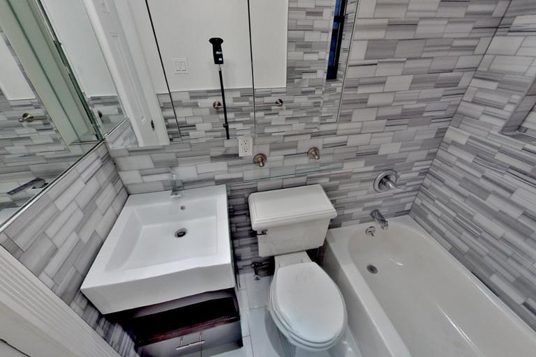 Foto del edificio - 325 E 5th St