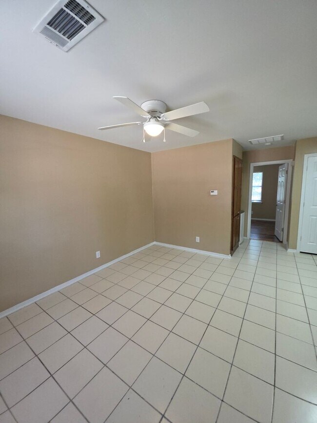 Foto del edificio - 1510 E 13th St