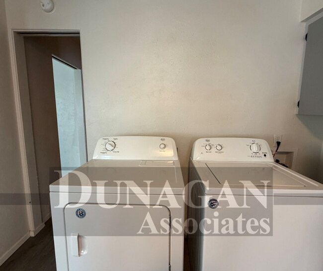 Foto del edificio - Cozy 2 bedroom 1 bath with water , sewage , garbage and electric paid !!!1