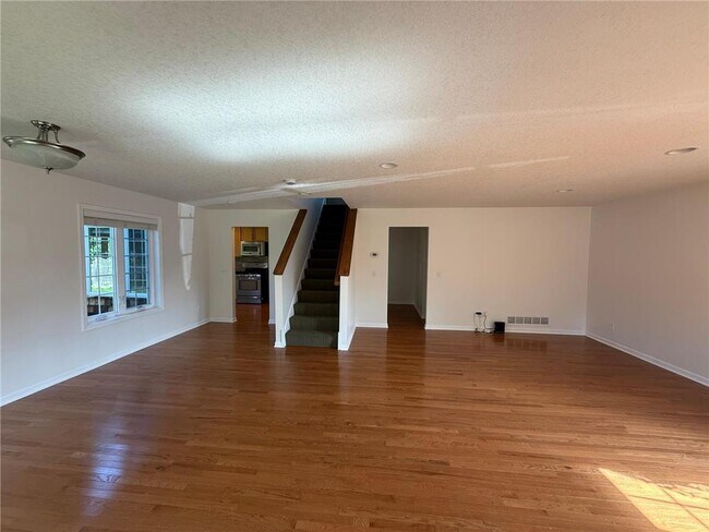 Foto del edificio - 709 Wayzata Blvd E