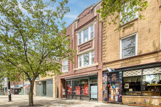 Building Photo - 2630 W Division St