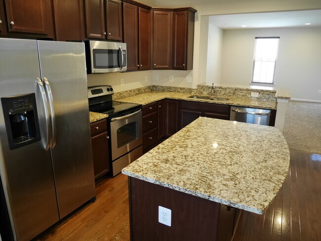 Building Photo - Gorgeous Townhome Located at Preserves at ...