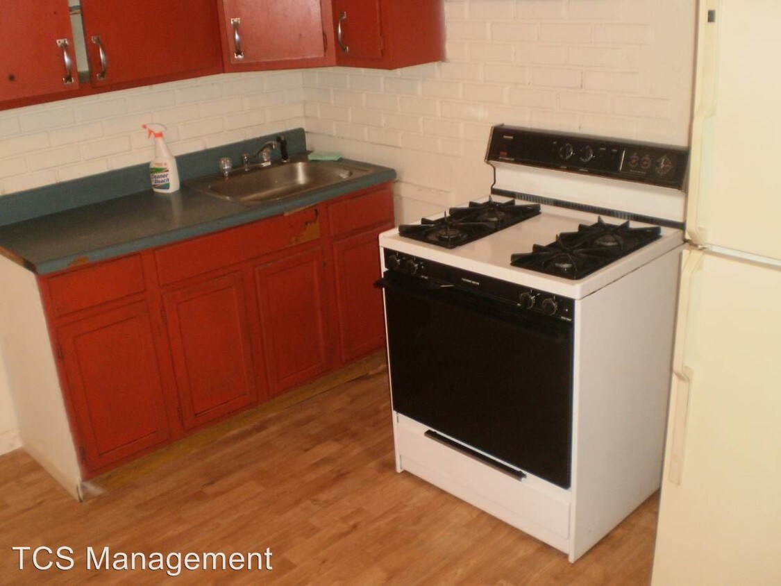 Primary Photo - 740 E Hilton St