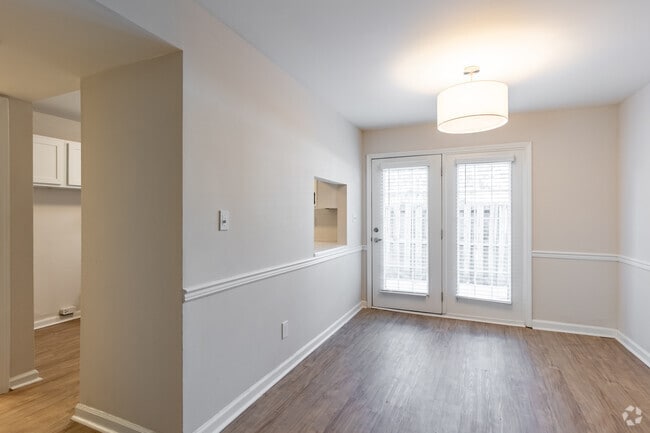 2BR, 2.5BA - 1314SF Dining Room - The Hills at Fairington