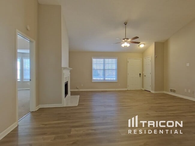 Building Photo - 7602 Autumn Breeze Douglasville GA