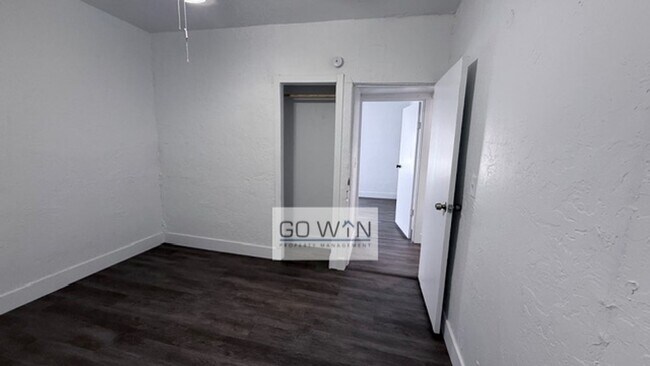 Foto del edificio - 3 Bed/ 1 Bath - House - Amazing Price