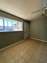 Building Photo - 516 Holiday Dr