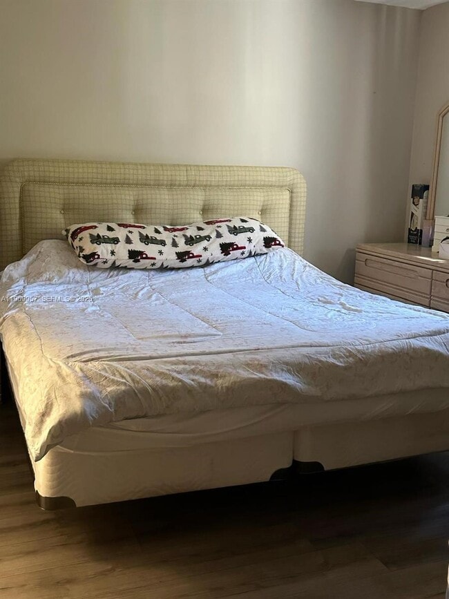 Foto del edificio - 10000 NW 80th Ct