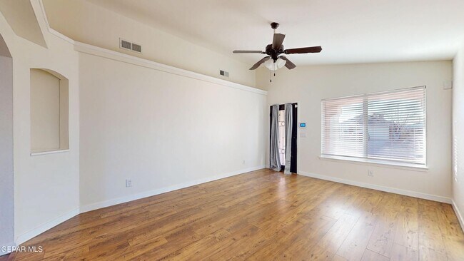 Foto del edificio - 4620 Joseph Rodriguez Dr