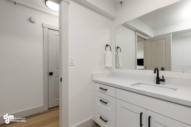 Foto del edificio - Beluga Point Investments LLC - Inlet Tower