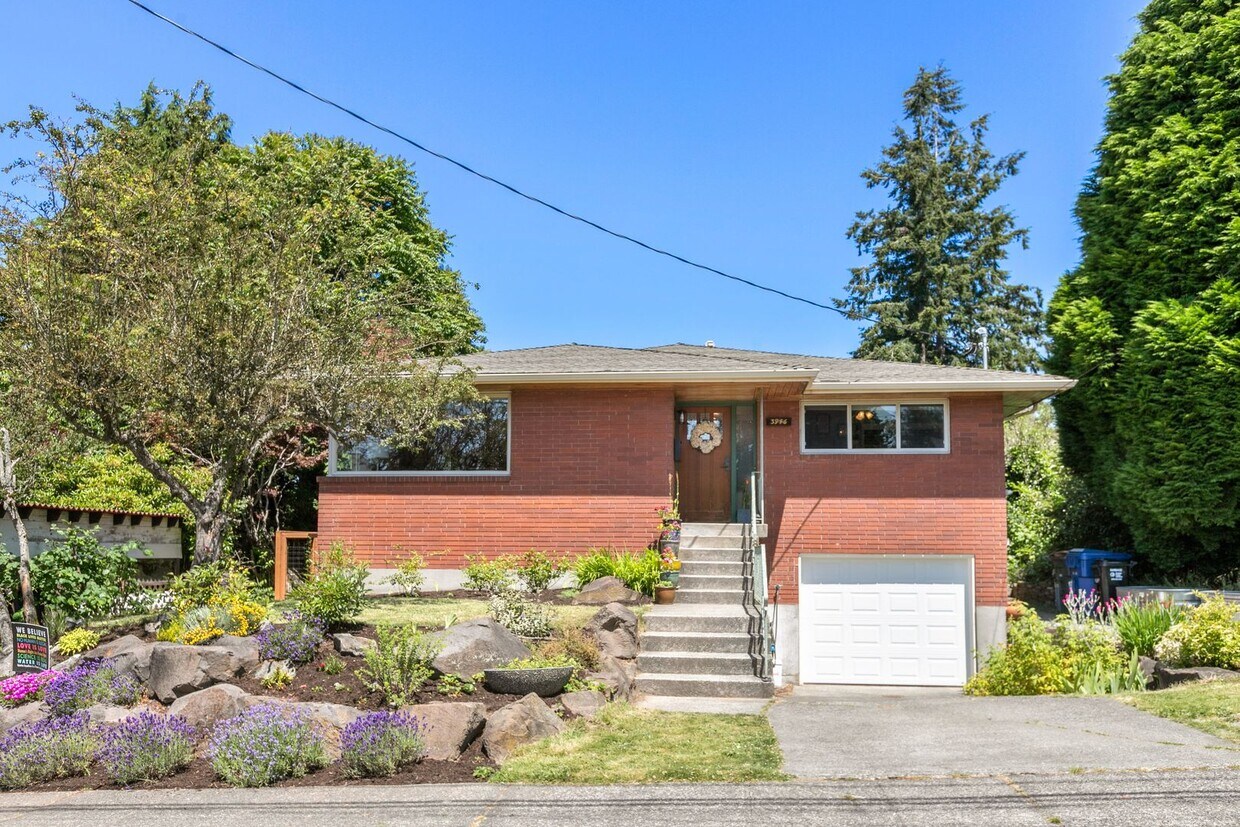 Primary Photo - 4bd/2.75ba Seattle House